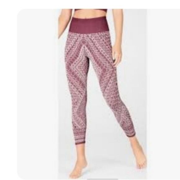 Fabletics High-Waisted Seamless Lace Capri Small - Picture 1 of 7